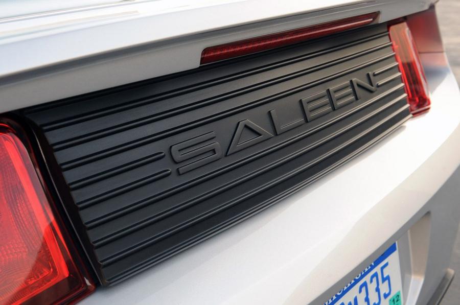 Логотип Saleen S281 2010 года  (фото 41 из 51)